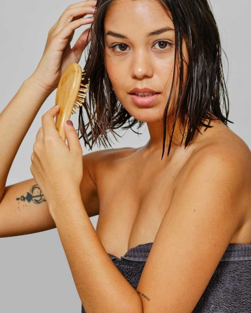 Cepillo de Madera de Viaje - Skinova